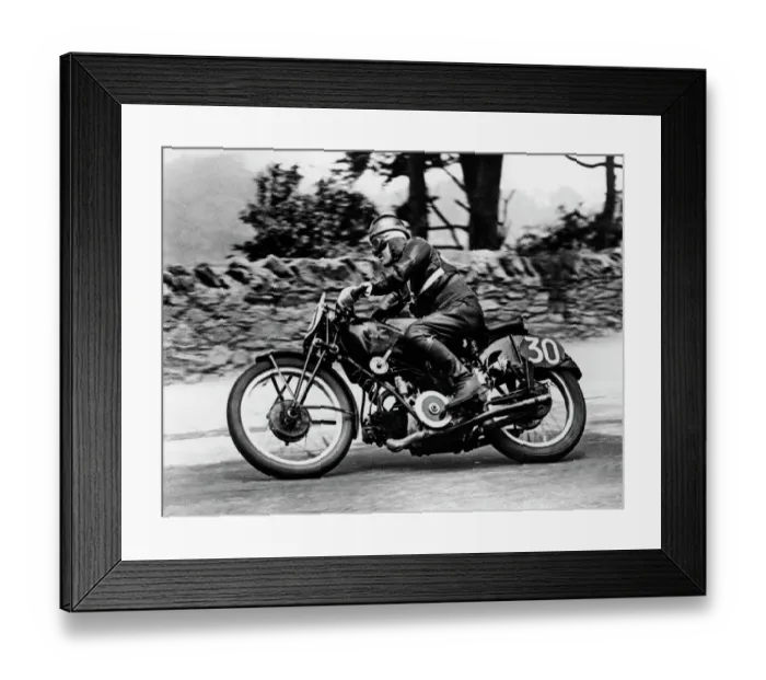 Framed Print : Stanley woods on Moto Guzzi 1935 IOM TT