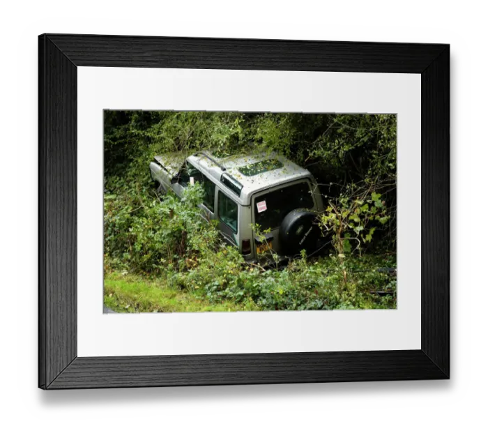 Framed Print : Land Rover Discovery