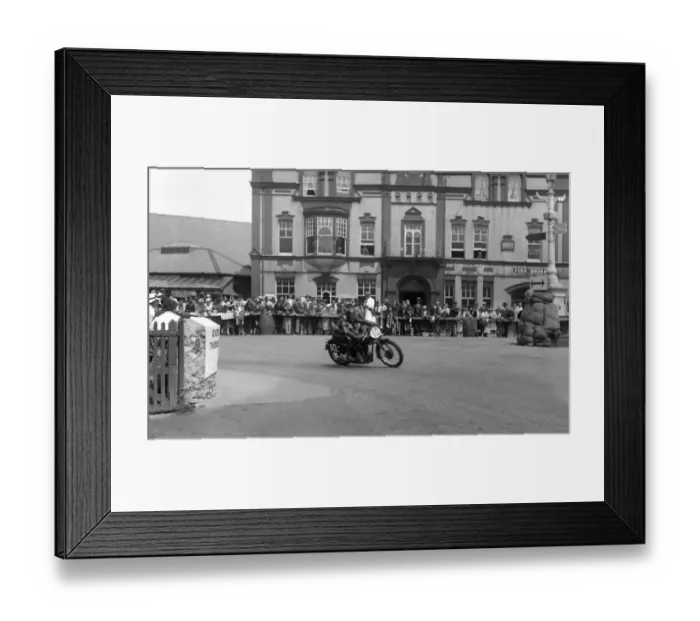 Framed Print : Velocette, rider Goldberg Isle Of Man TT 1936