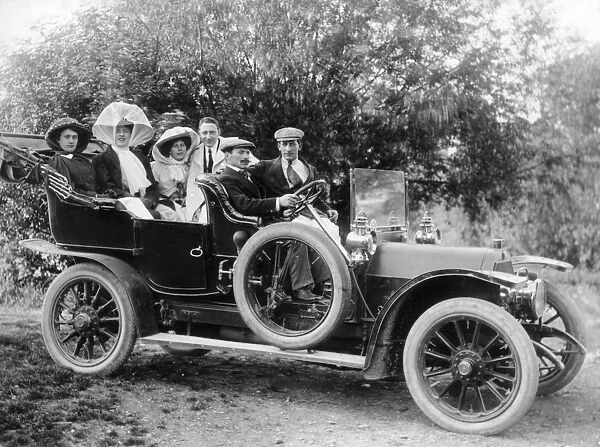 1907 Mercedes with occupants in Edwardian fashion