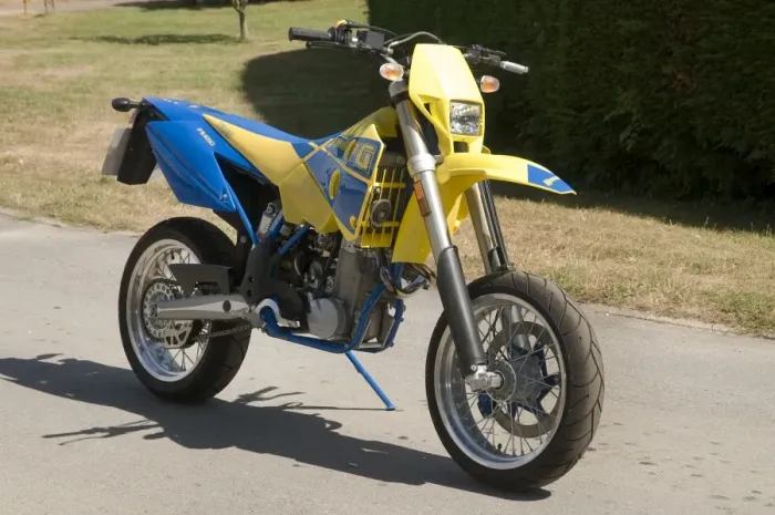 Framed Print : 2004 Husaberg FS Framed Print : 2004 Husaberg FS