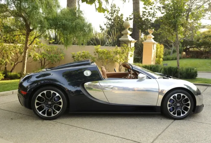 Framed Print : 2009 Bugatti Veyron
