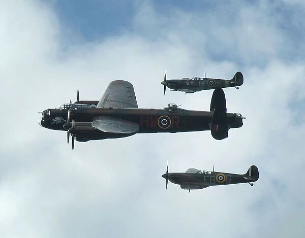 2011 Goodwood Revival Lancaster bomber and 2 Spitfires in aerial display