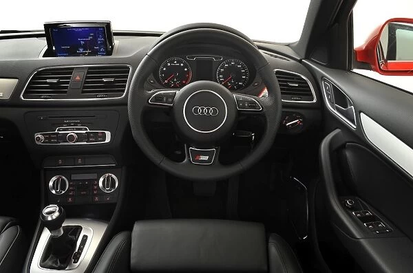 Audi Q3 2013 dashboard