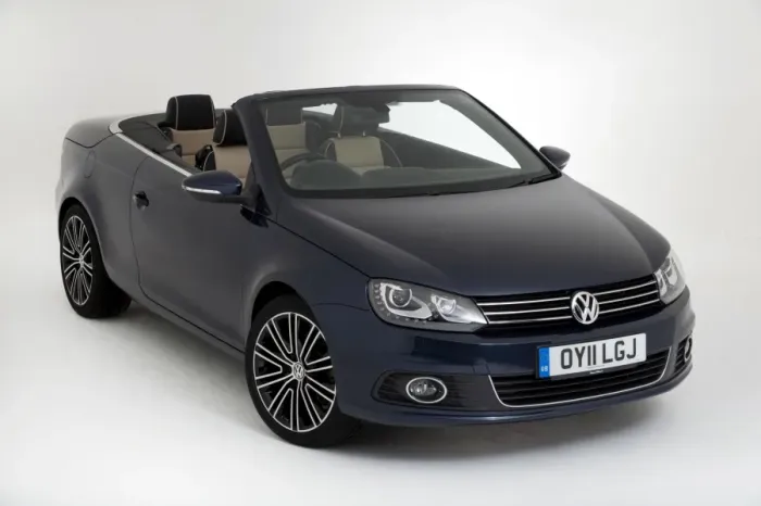 Framed Print : E01171 Volkswagen Eos 2011