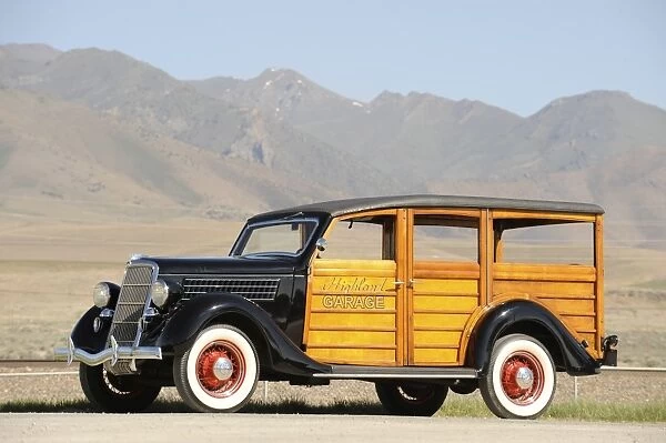 Ford woodie deluxe