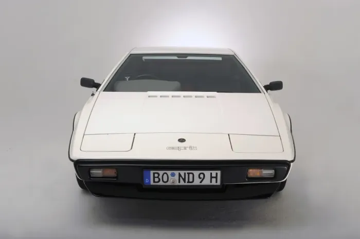 Framed Print : Lotus Esprit 1977 Framed Print : Lotus Esprit 1977