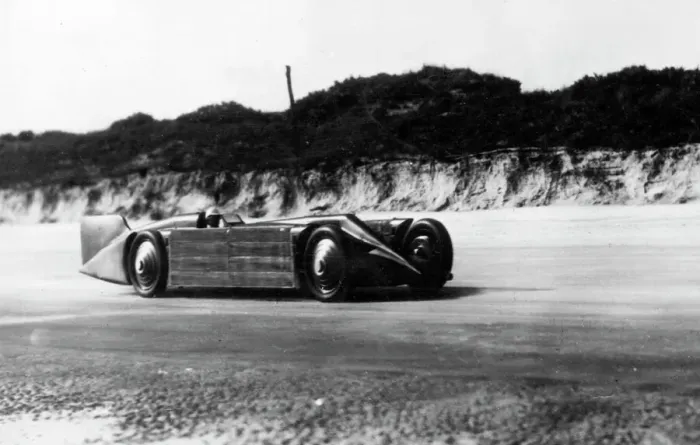 Framed Print : Segrave on World Land Speed Record run in Golden Arrow on Daytona beach 1929