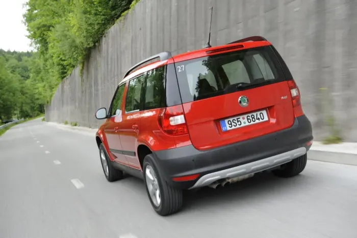 Framed Print : Skoda Yeti 2009