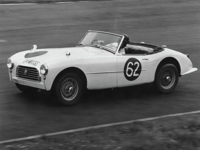 Framed Print : Swallow Doretti, J. Gamble, Brands Hatch 1961 Framed Print : Swallow Doretti, J. Gamble, Brands Hatch 1961