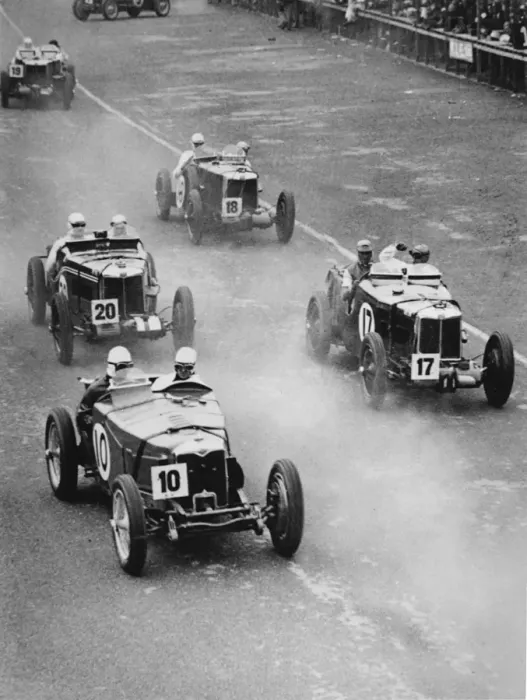 Framed Print : Ulster TT 1933 MG magnettes and Riley (front) car 17 Tazio Nuvolari Framed Print : Ulster TT 1933 MG magnettes and Riley (front) car 17 Tazio Nuvolari