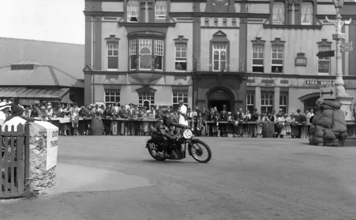 Framed Print : Velocette, rider Goldberg Isle Of Man TT 1936