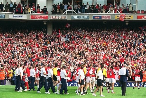 Arsenal Celebrate Winning the FA Premiership: Arsenal 4-3 Everton (2002)