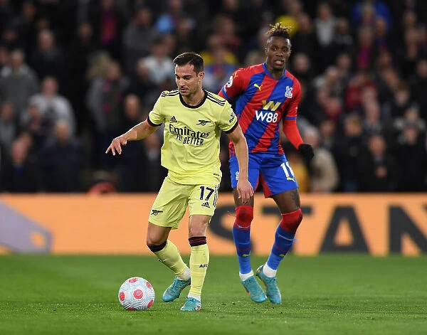 Arsenal's Cedric Outmuscles Wilfried Zaha in Crystal Palace Clash - Premier League 2021-22