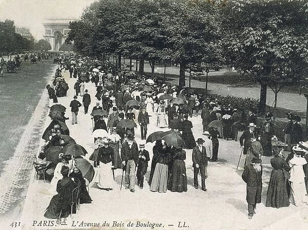 France, Paris, Bois de Boulogne Avenue, with the Arc de Triomphe in the background, Postcard from the early 1900s