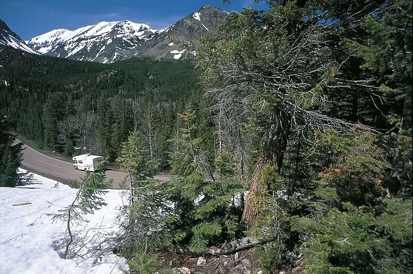 USA, Montana, Glacier National Park (UNESCO World Heritage List, 1995). Road leading to Two Medicine Lake