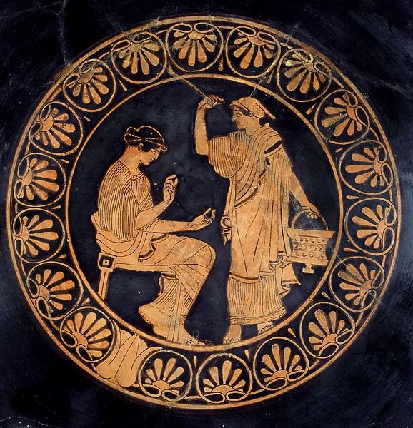 Greek art: gynecee scene on attic vase with red figures of the wedding painter