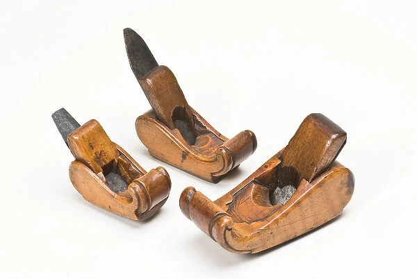 Three violin-makers planes, late 18th century (boxwood)