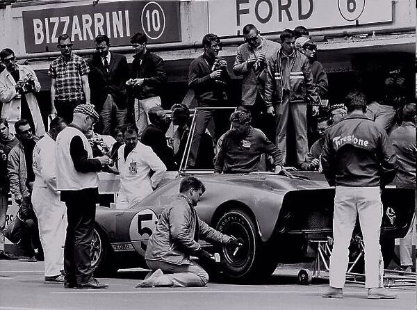 1966 Le Mans 24 hours. Le Mans, France. 17-18 June 1966. Ronnie Bucknum / Dick Hutcherson (Ford GT40 Mk2), 3rd position. World Copyright: LAT Photographic