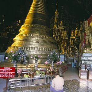 Buddha statue inside Pindaya Cave, Pindaya, Shan State, Myanmar (Burma), Asia