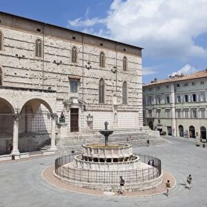 Fontana Maggiore and Duomo in Piazza IV Novembre, Perugia, Umbria, Italy, Europe