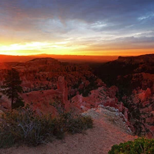 Sunrise over Bryce Canyon, Utah, United States of America, North America