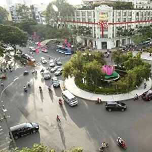 Traffic intersection Nguyen Hue boulevard and Le Loi boulevard, Ho Chi Minh City (Saigon), Vietnam, Indochina, Southeast Asia, Asia