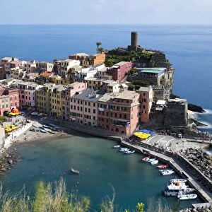 Vernazza on a sunny day, Cinque Terre, UNESCO World Heritage Site, Liguria, Italy, Europe