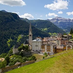 View of village and church, La Plie Pieve, Belluno Province, Dolomites, Italy, Europe