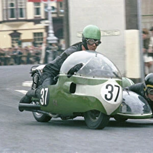 Fred Ellis & M L Hosgood (Triumph) 1966 Sidecar TT
