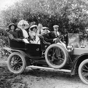 1907 Mercedes with occupants in Edwardian fashion