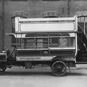1914 Daimler bus