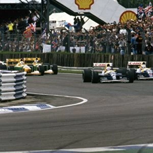 1992 British Grand Prix, Silverstone. Patrese leads Mansell in their Williams FW14B into Copse