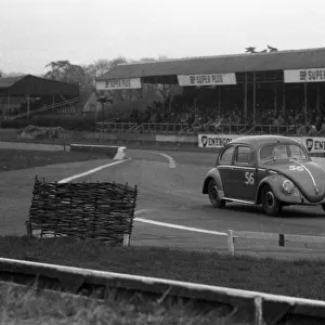 VW Beetle, R. Vaughan. Goodwood 28th members meeting 26. 4. 1958