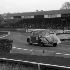 VW Beetle, R. Vaughan. Goodwood 28th members meeting 26. 4. 1958