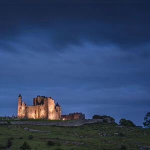 Europe, Ireland, Cashel. Rock of Cashel ruins at sunset