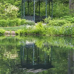 USA, Delaware. Gazebo overlooking a pond