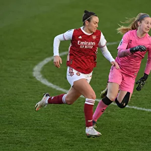 Arsenal's Caitlin Foord Outwits Everton Defender in FA WSL Clash