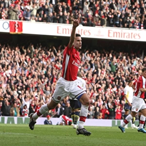 Van Persie's Hat-Trick: Arsenal's Triumphant 3-0 Victory Over Tottenham in the Premier League, October 2009