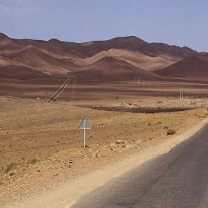 Asphalt road in the Draa Valley, near Tazenakht, Morocco, North Africa, Africa