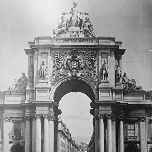 Lisbon the triumphant Arch of the Praca do Commercio, showin Rua Augusta. 8 April 1927