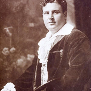 Alfred Piccaver, Anglo-American opera singer, in Tosca (b / w photo)
