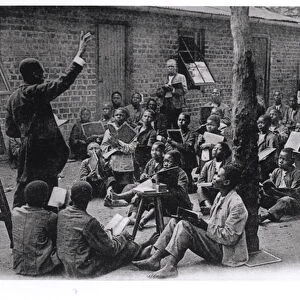 An open-air school in French speaking Africa, before 1914 (b / w photo)