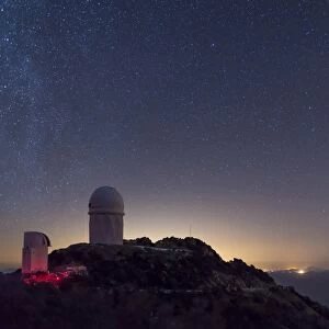 The Mayall observatory at Kitt Peak on a clear starry night