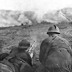 Dans la bataille; fusiliers mitrailleurs a la lisiere du bois de Hangard, le 28 avril 1918, 1918. Creator: Unknown