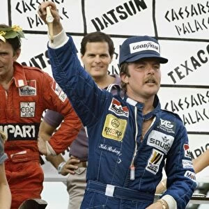 82LVa: The new World Champion Keke Rosberg celebrates on the podium with John Watson, portrait