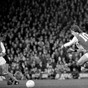 Division 1 football. Arsenal 1 v. Wolves 0. December 1980 LF05-31-044