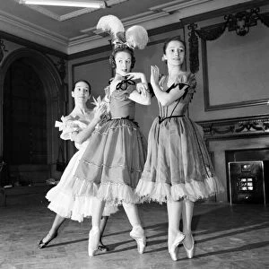 Entertainment: Dance Ballet. Members of the new theatre arts Ballet at their dress