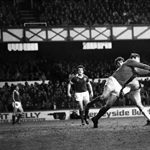 Everton 1 v. Aston Villa 3. Division One Football. February 1981 MF01-21-025