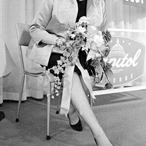Judy Garland at press interview holding flowers July 1960